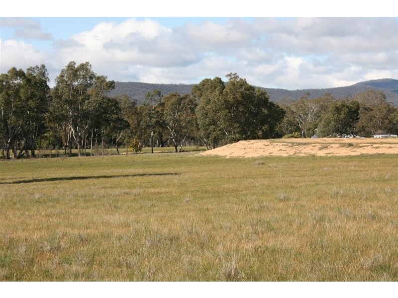 8 Section 2 Hudswell Road, Landsborough VIC 3384