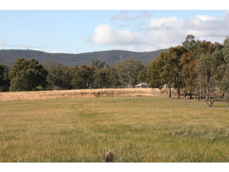 8 Section 2 Hudswell Road, Landsborough VIC 3384