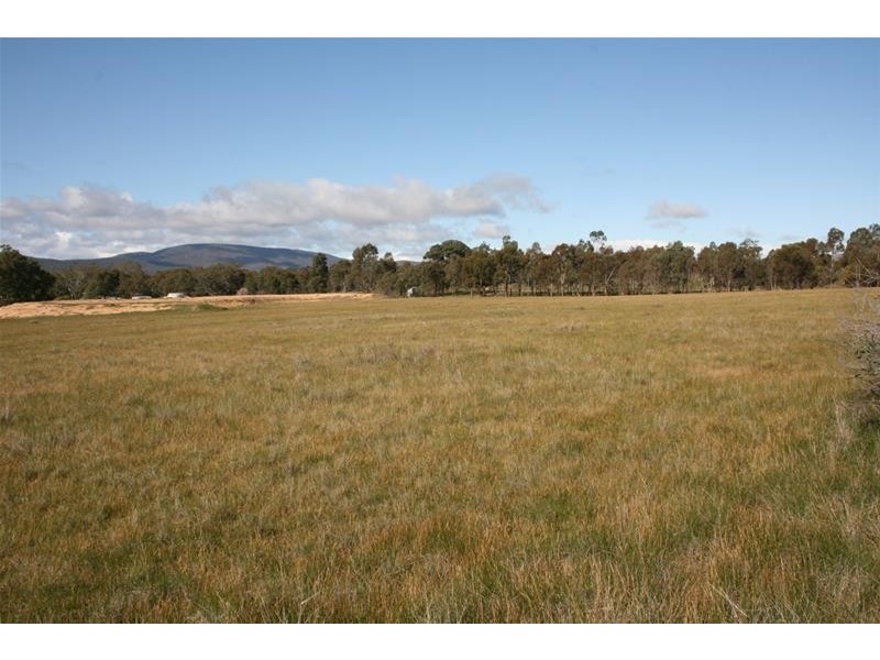 8 Section 2 Hudswell Road, Landsborough VIC 3384