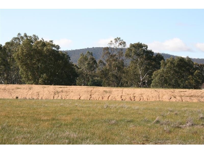 8 Section 2 Hudswell Road, Landsborough VIC 3384