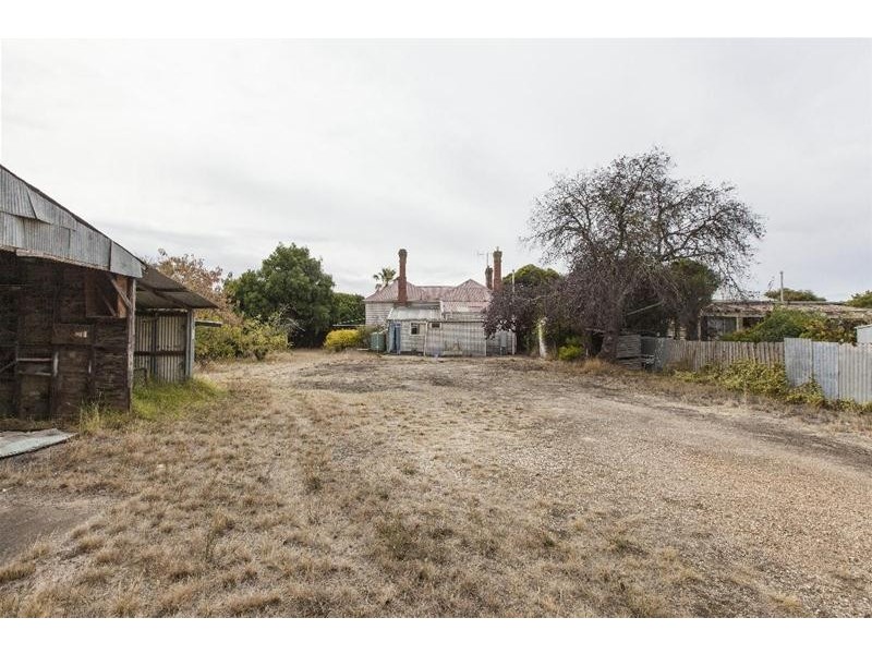 24 Dawson Street, Ararat VIC 3377