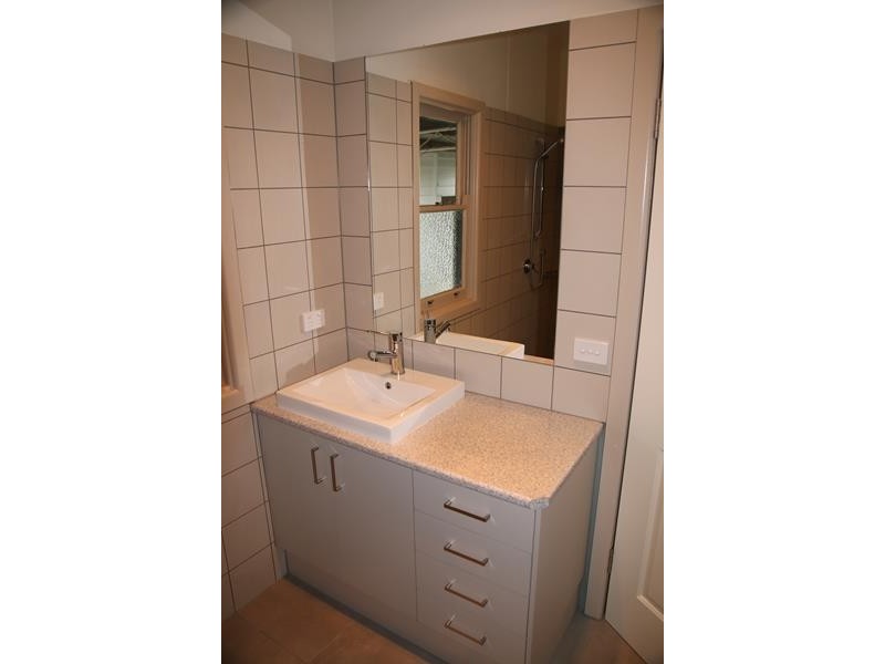 42 HIGH Street, Beaufort VIC 3373