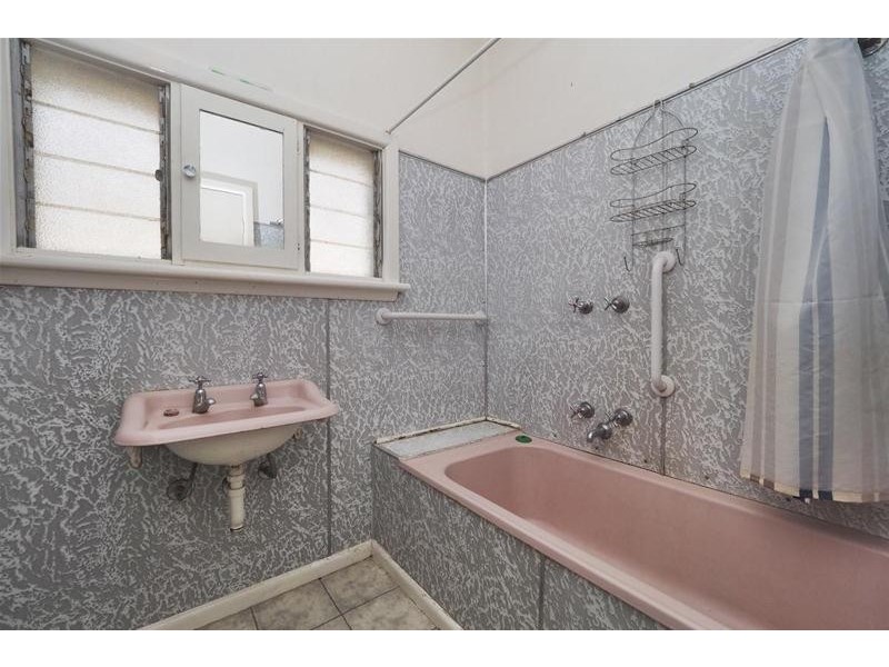 2074 Glenelg Highway, Lake Bolac VIC 3351