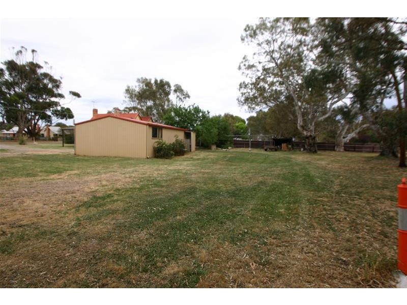 14 Henry Street, Glenthompson VIC 3293