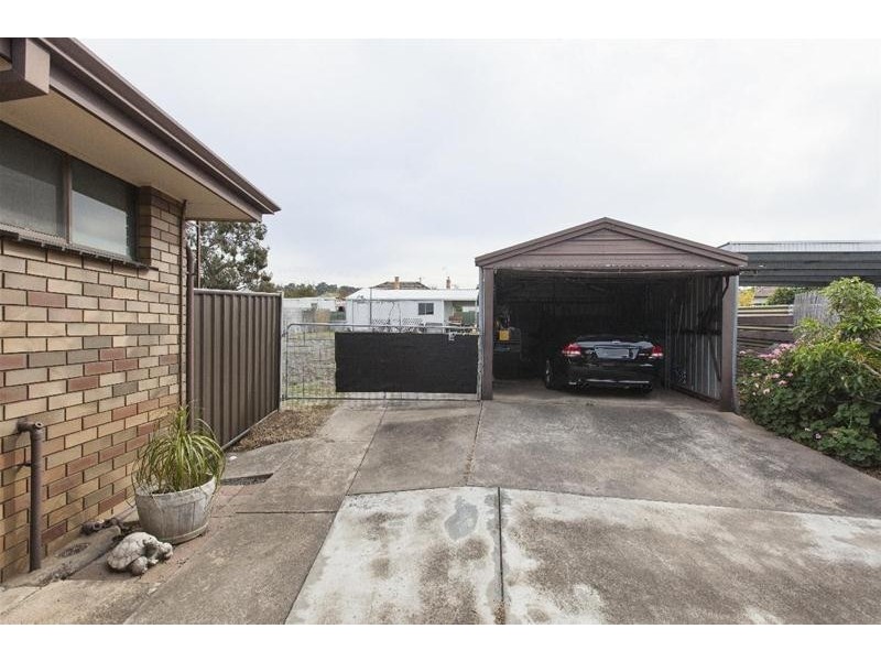 15 George Road, Ararat VIC 3377