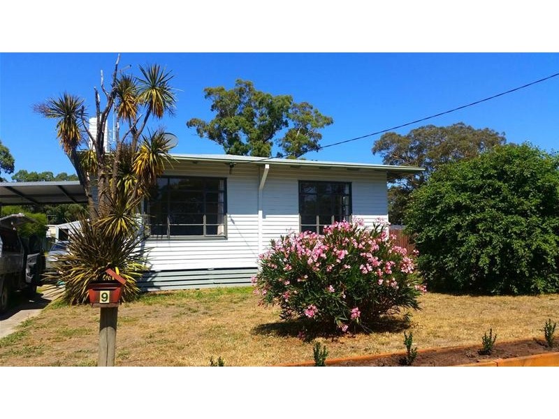 9 ARARAT Road, Beaufort VIC 3373