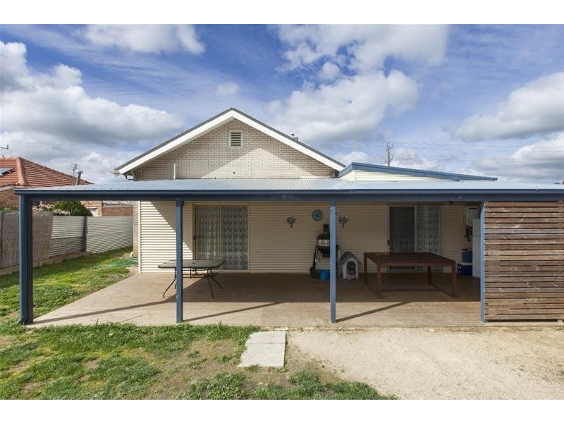 17 George Road, Ararat VIC 3377
