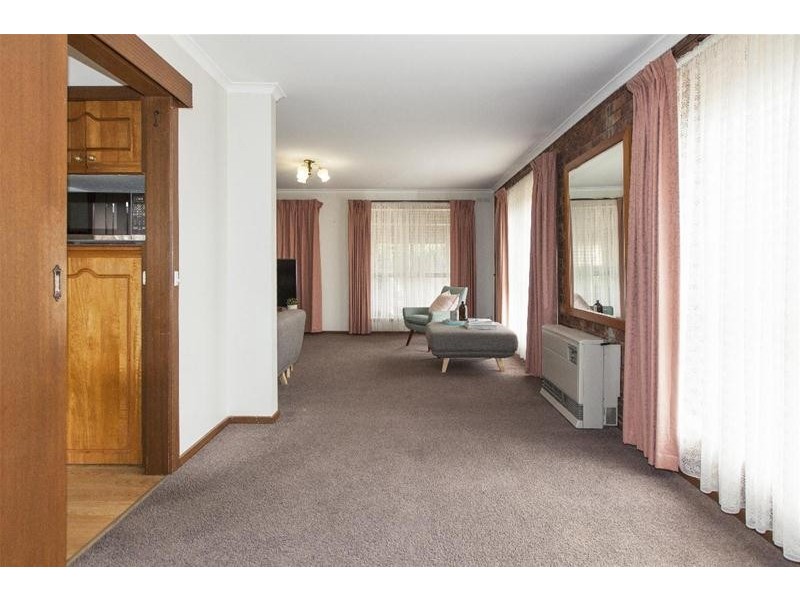 14 Ellerker Avenue, Ararat VIC 3377