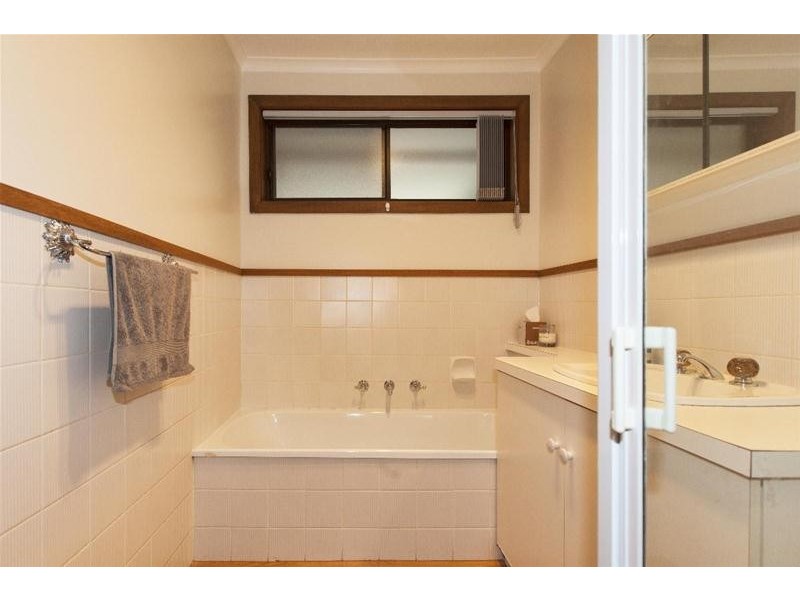 14 Ellerker Avenue, Ararat VIC 3377