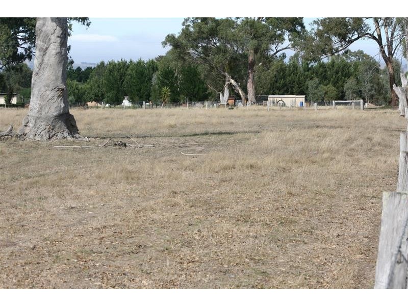 Cnr Ethels Court & Pyrnenees Highway, Amphitheatre VIC 3468