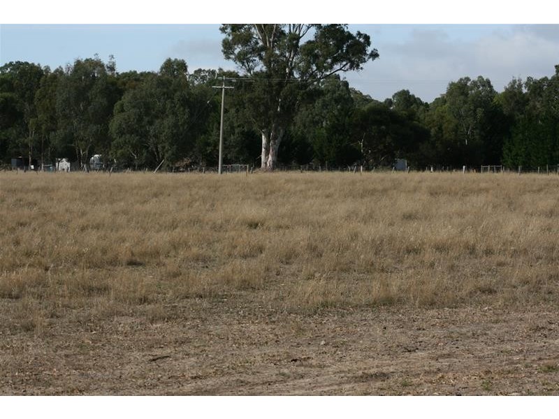 Cnr Ethels Court & Pyrnenees Highway, Amphitheatre VIC 3468