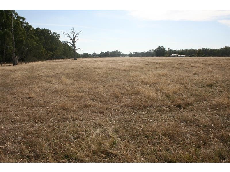 Cnr Ethels Court & Pyrnenees Highway, Amphitheatre VIC 3468