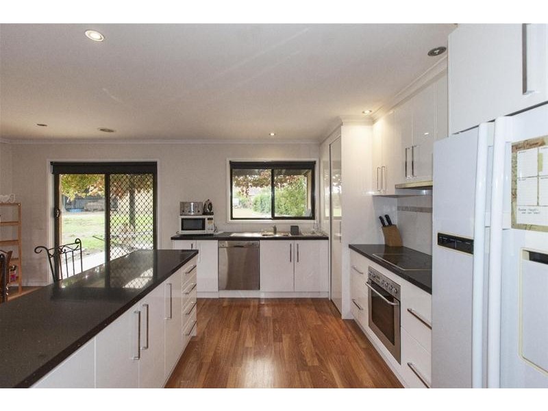 8 Scherger Crescent, Ararat VIC 3377