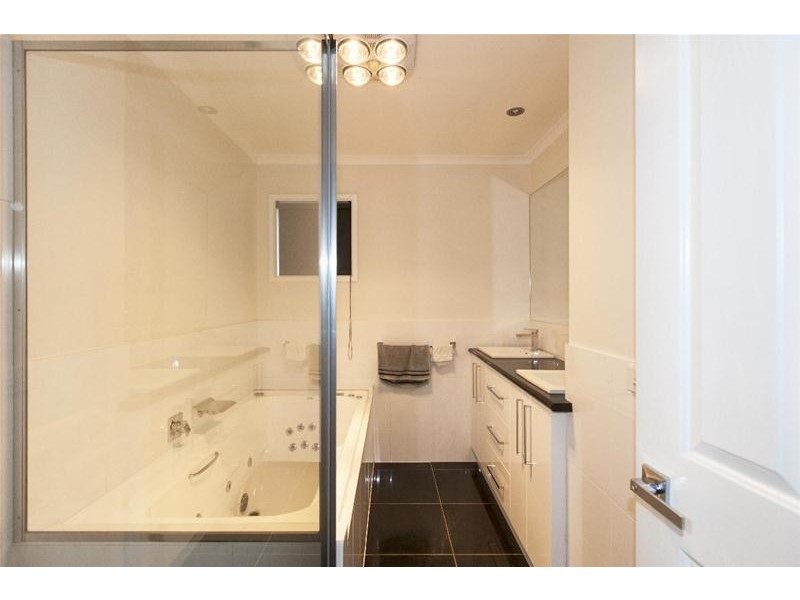 8 Scherger Crescent, Ararat VIC 3377