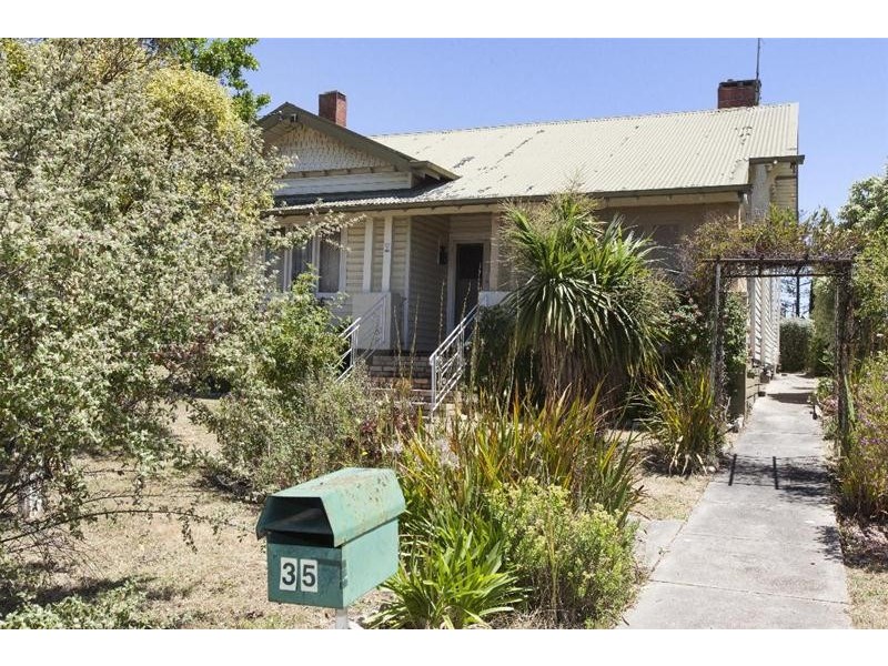 35 Benbow Street, Ararat VIC 3377