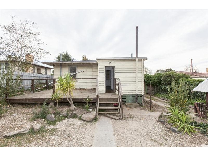 16 Montgomery Street, Ararat VIC 3377