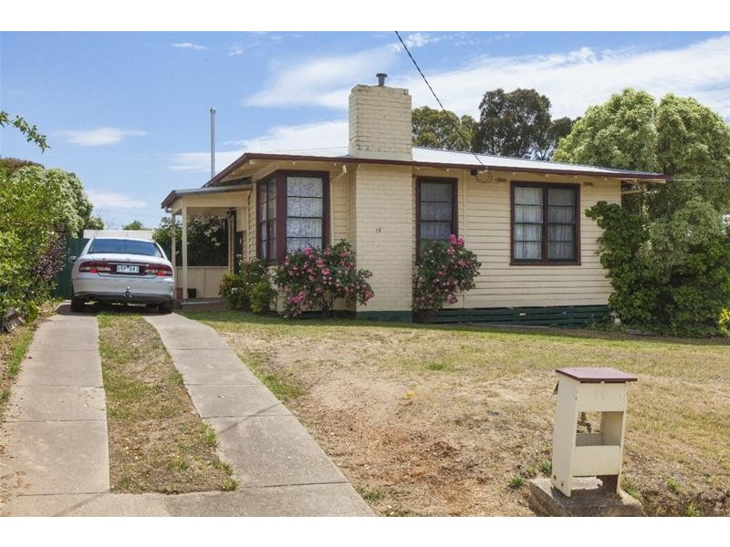 19 Montgomery Street, Ararat VIC 3377