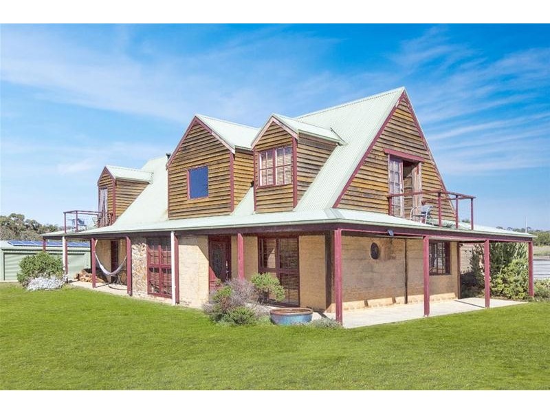 18 Burke Road, Ararat VIC 3377