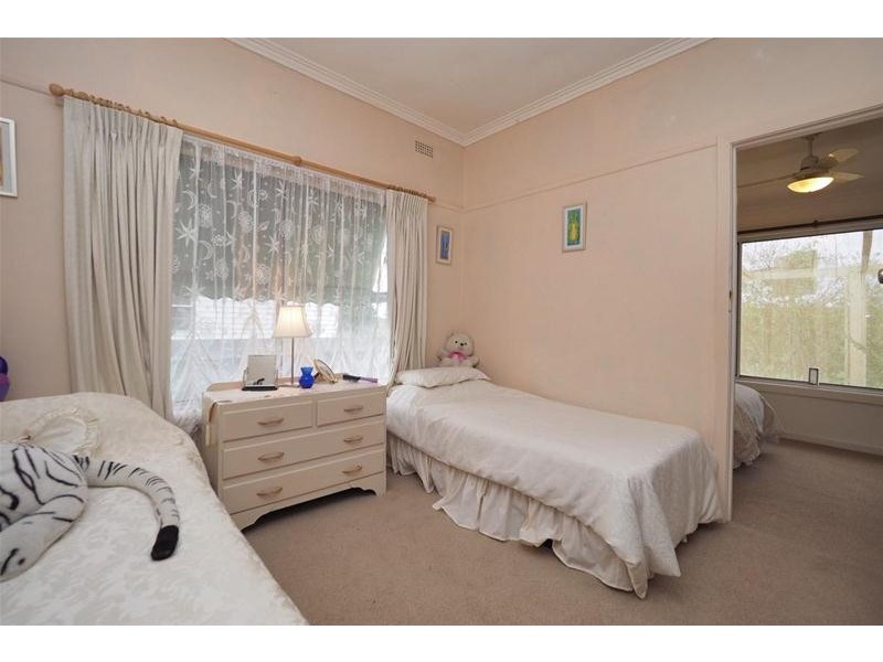 2083 Glenelg Highway, Lake Bolac VIC 3351