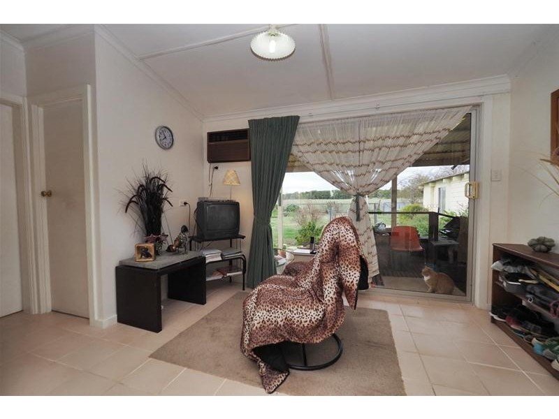 2083 Glenelg Highway, Lake Bolac VIC 3351