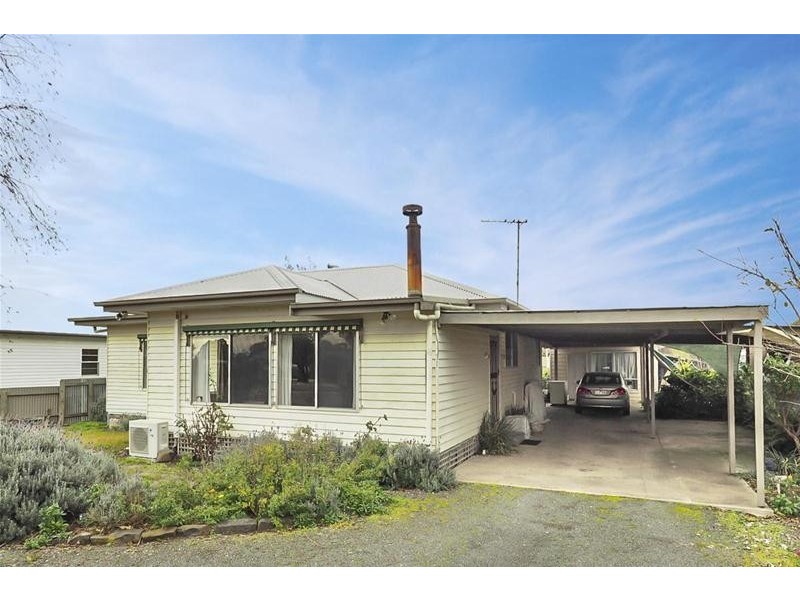 2083 Glenelg Highway, Lake Bolac VIC 3351