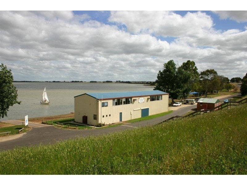 2083 Glenelg Highway, Lake Bolac VIC 3351