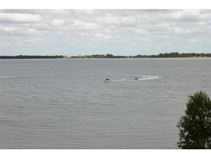 2083 Glenelg Highway, Lake Bolac VIC 3351