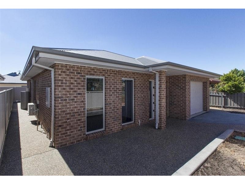 2/12 RUNDELL  Street, Ararat VIC 3377