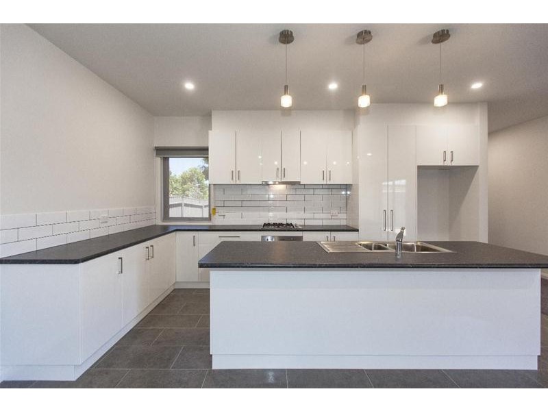 2/12 RUNDELL  Street, Ararat VIC 3377