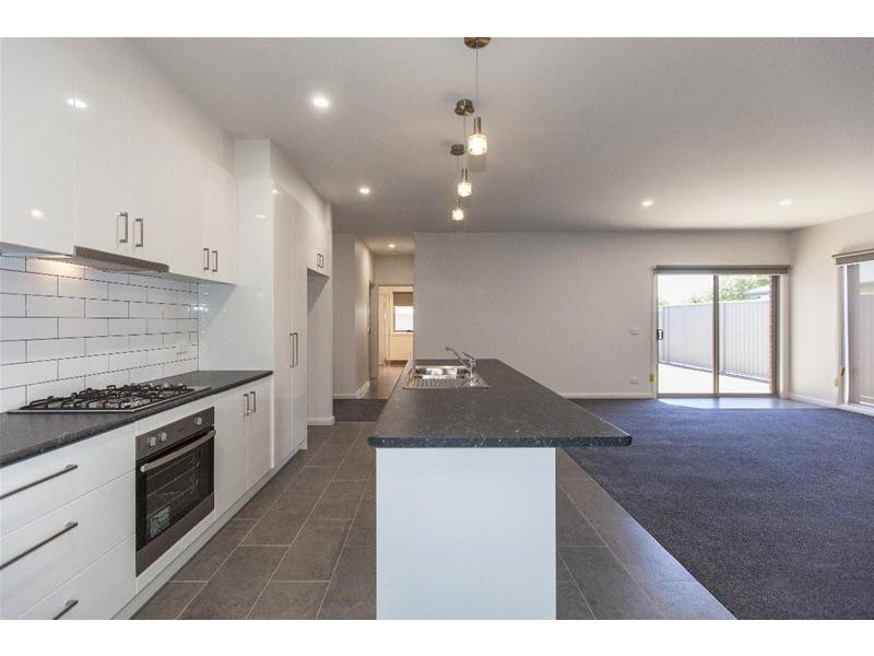 2/12 RUNDELL  Street, Ararat VIC 3377