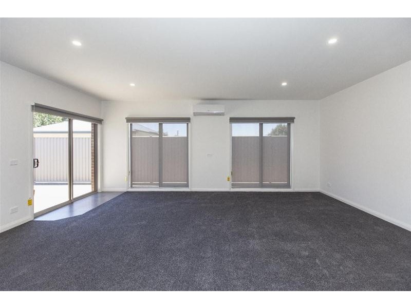 2/12 RUNDELL  Street, Ararat VIC 3377