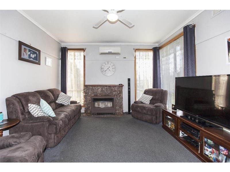 6 Churchill Avenue, Ararat VIC 3377