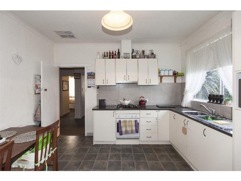 6 Churchill Avenue, Ararat VIC 3377