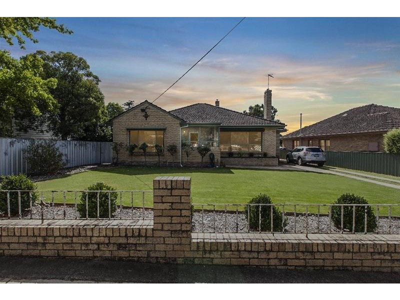 32 Banfield Street, Ararat VIC 3377