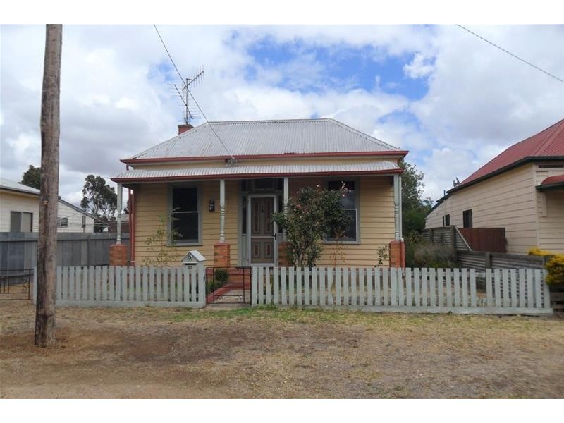 33 MAUDE Street, Ararat VIC 3377
