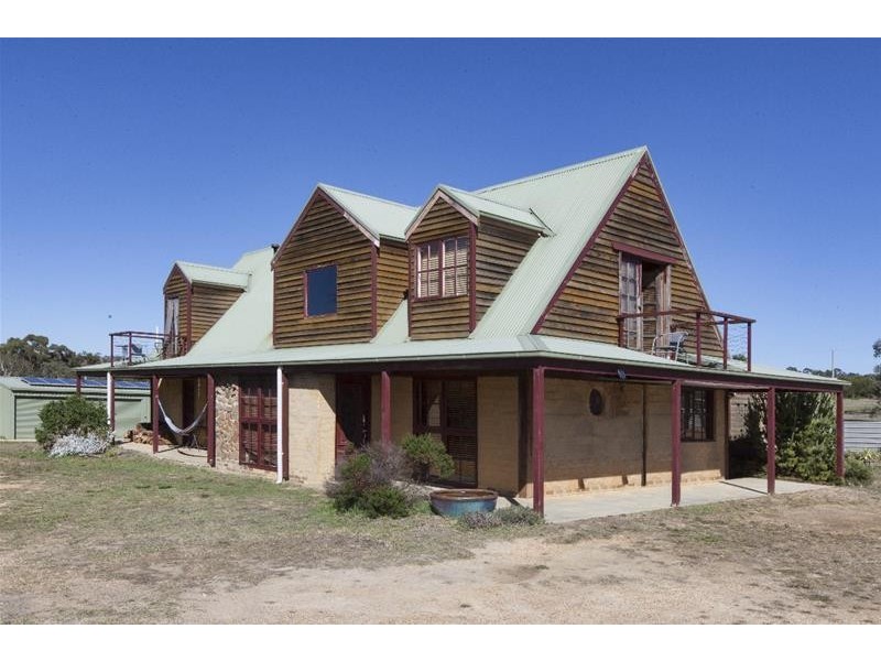 18 Burke Road, Ararat VIC 3377