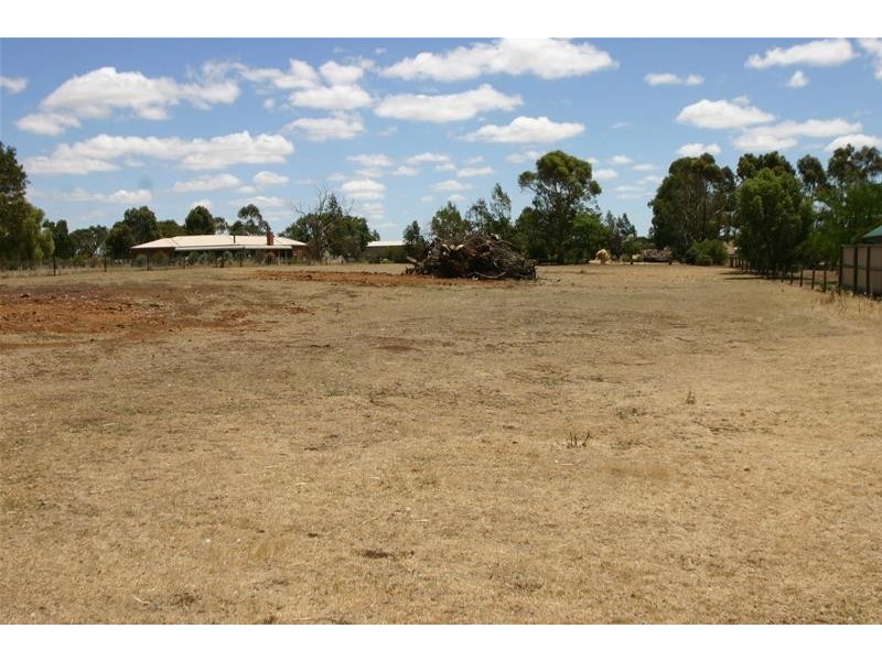 103 Montgomery Street, Lake Bolac VIC 3351