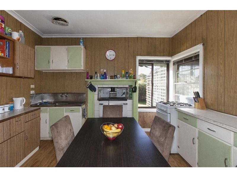 16 Acacia Avenue, Ararat VIC 3377