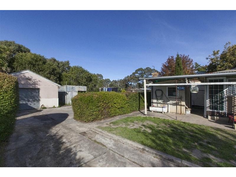 16 Acacia Avenue, Ararat VIC 3377