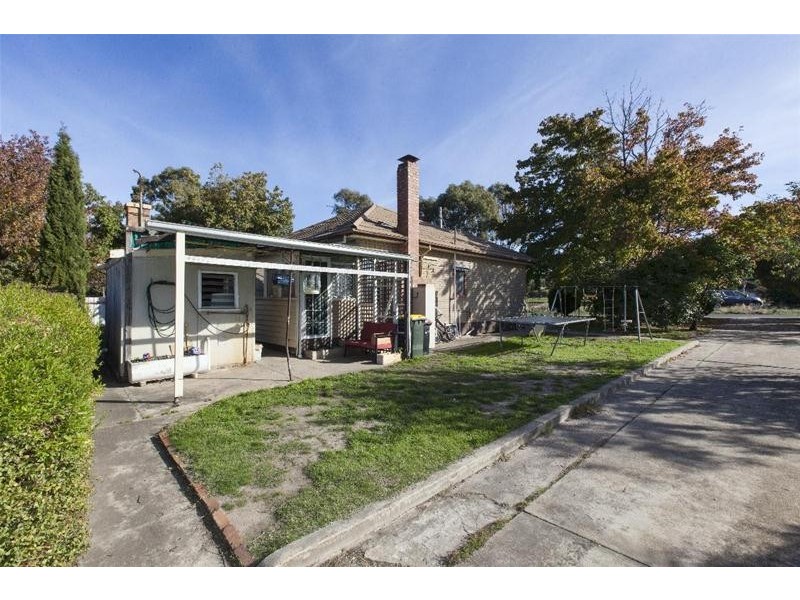 16 Acacia Avenue, Ararat VIC 3377