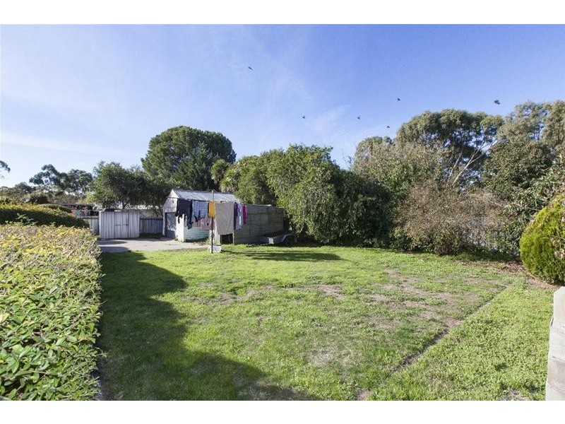 16 Acacia Avenue, Ararat VIC 3377