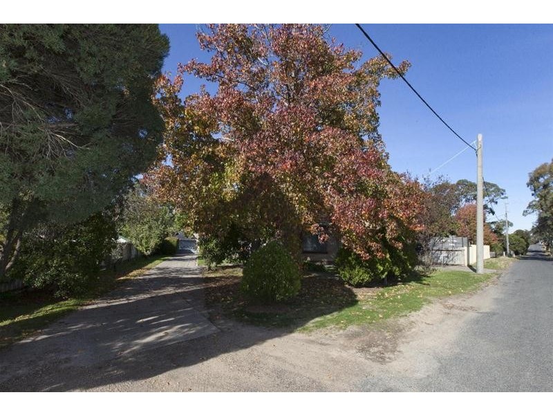 16 Acacia Avenue, Ararat VIC 3377