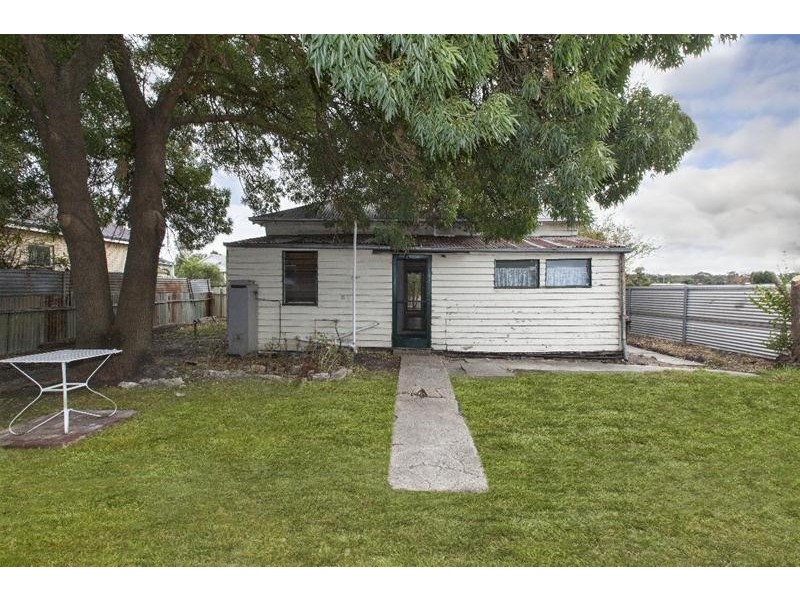 54 McLellan Street, Ararat VIC 3377