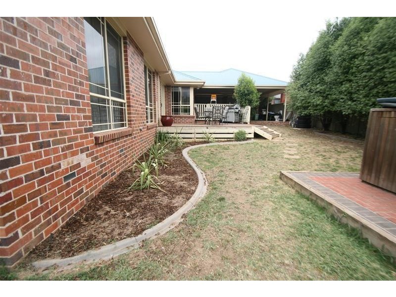 13 VANSTAN Street, Ararat VIC 3377