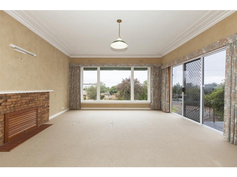 4 BREWSTER Road, Ararat VIC 3377