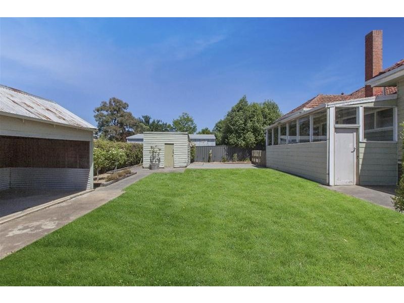 16 Dawson Street, Ararat VIC 3377