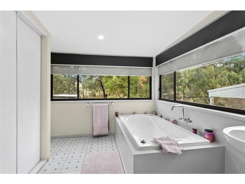 64 Bellinghams Hill Road, Ararat VIC 3377