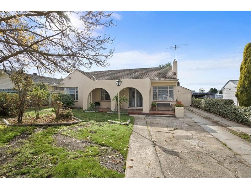 16 Baird Street, Ararat VIC 3377