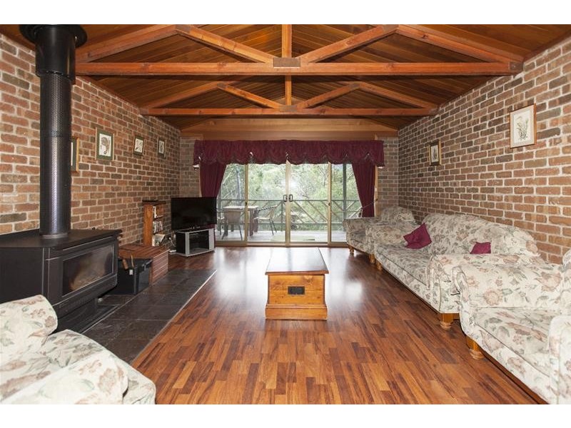 8 High Road, Halls Gap VIC 3381