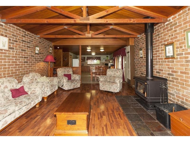 8 High Road, Halls Gap VIC 3381